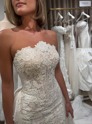 Geramy Gown-Sample Wedding Gowns-Pronovias Privee-Rituals of Love-Vancouver Canada