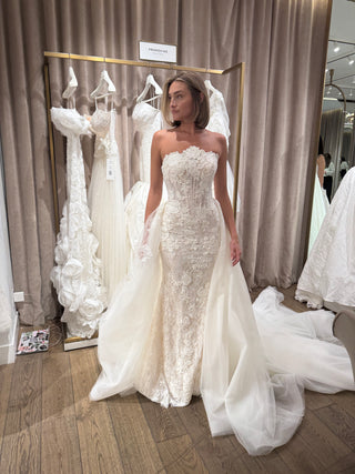 Geramy Gown-Sample Wedding Gowns-Pronovias Privee-Rituals of Love-Vancouver Canada