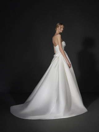 Jadeau Gown-Wedding Gowns-Vera Wang-Rituals of Love-Vancouver Canada