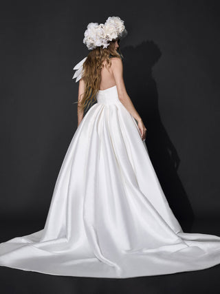 Eyre Gown-Sample Wedding Gowns-Vera Wang-Rituals of Love-Vancouver Canada