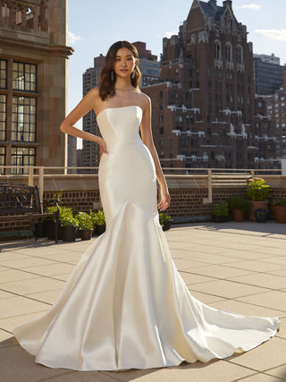 Oberon Gown-Sample Wedding Gowns-Pronovias-Rituals of Love-Vancouver Canada