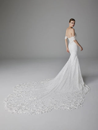 Judi Gown-Sample Wedding Gowns-Pronovias-Rituals of Love-Vancouver Canada