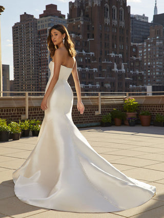 Oberon Gown-Sample Wedding Gowns-Pronovias-Rituals of Love-Vancouver Canada
