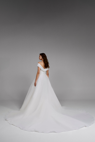 Farrah Gown-Sample Wedding Gowns-Pronovias-Rituals of Love-Vancouver Canada