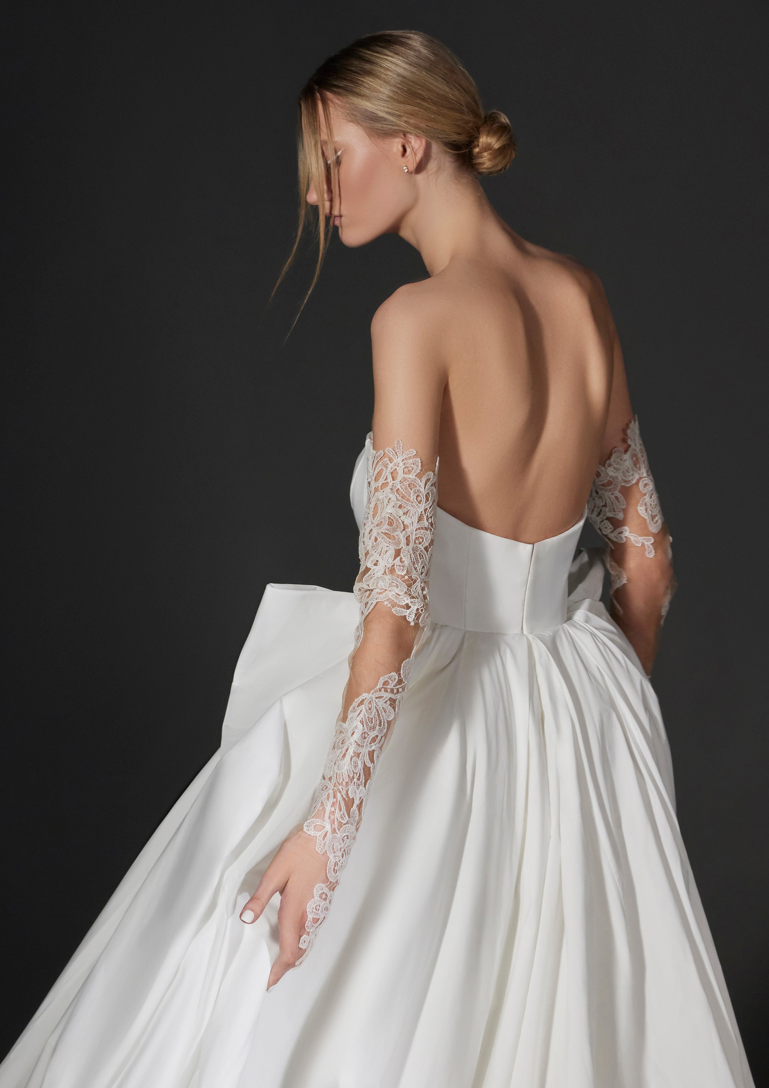 vera wang lace sleeve wedding dress 90s Gold Label Vera Wang Long Sleeve off Shoulder Sequin, Pearl, Lace & Tulle Ballgown Wedding Dress With Veil and Short Train/vera Wang/apl