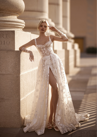 Diva Gown-Sample Wedding Gowns-Olya Mak-38 EU-Rituals of Love-Vancouver Canada