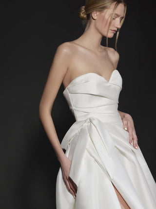 Downtown Gown-Wedding Gowns-Vera Wang-Rituals of Love-Vancouver Canada