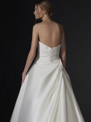 Downtown Gown-Wedding Gowns-Vera Wang-Rituals of Love-Vancouver Canada