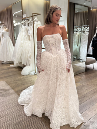 Beatris Gown-Wedding Gowns-Pronovias Privee-Rituals of Love-Vancouver Canada