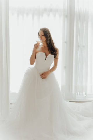 Isabelina Gown-Sample Wedding Gowns-Vera Wang-Rituals of Love-Vancouver Canada