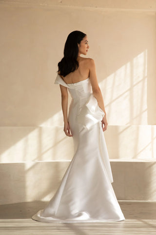 Simone Gown-Sample Wedding Gowns-Newhite-10 US-Rituals of Love-Vancouver Canada