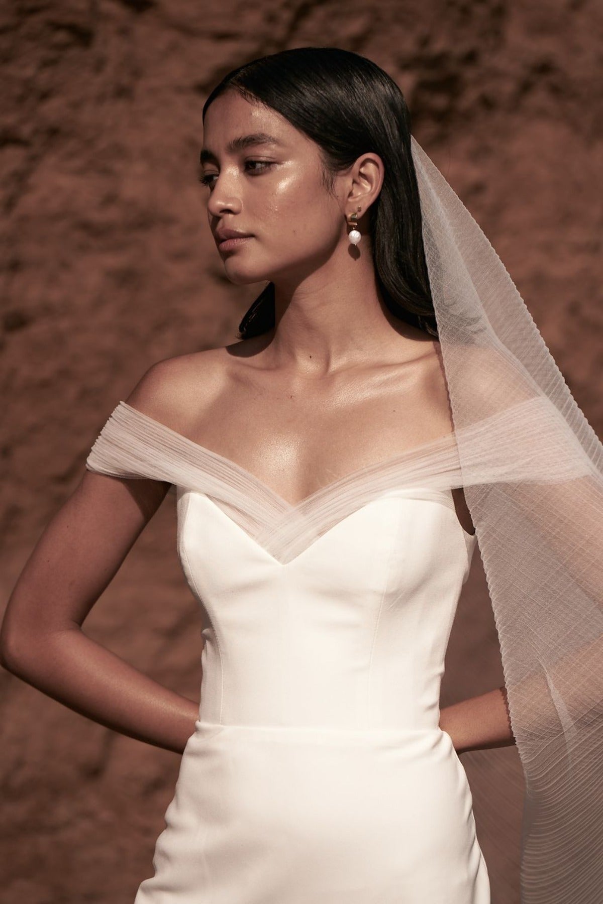 https://ritualsoflovebridal.com/cdn/shop/products/Aaltoveilnewhitevancouverbridal3_1600x.jpg?v=1685215026