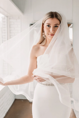 Short horsehair veil with blusher