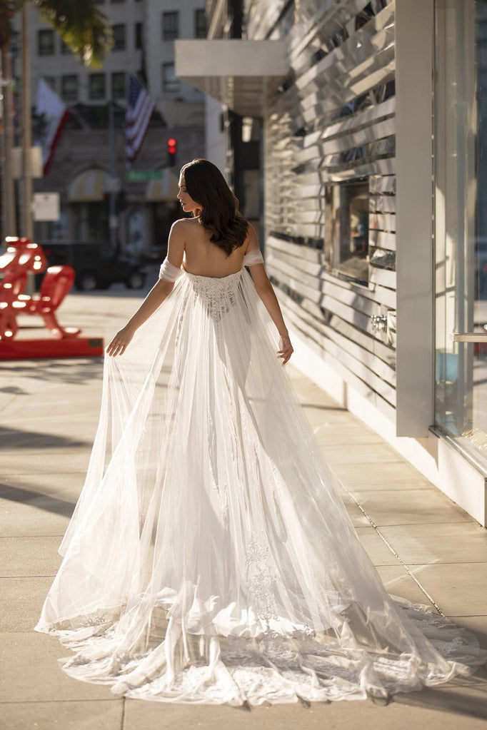 Bridal 2025 tulle cape