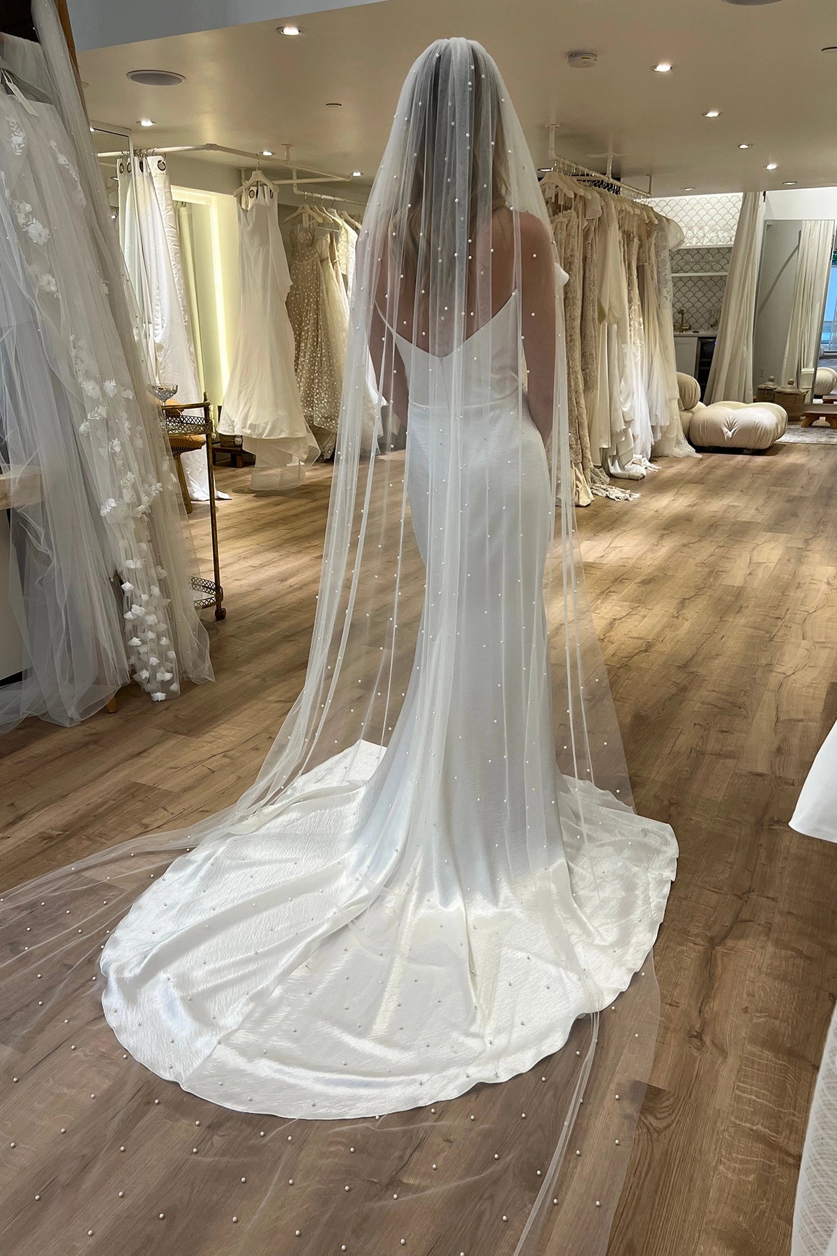 ApolloBox Romantic Pearl Bridal Veil